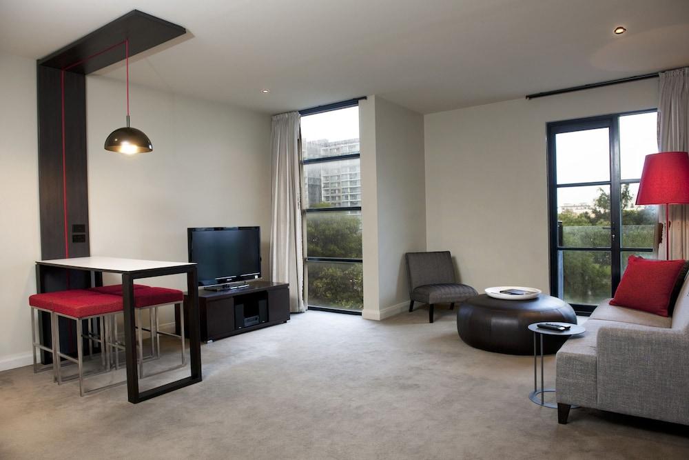 Mantra Hindmarsh Square Hotel Adelaide Exterior photo