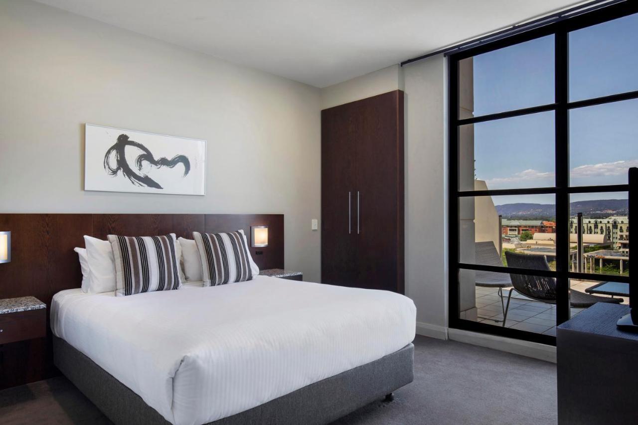 Mantra Hindmarsh Square Hotel Adelaide Exterior photo