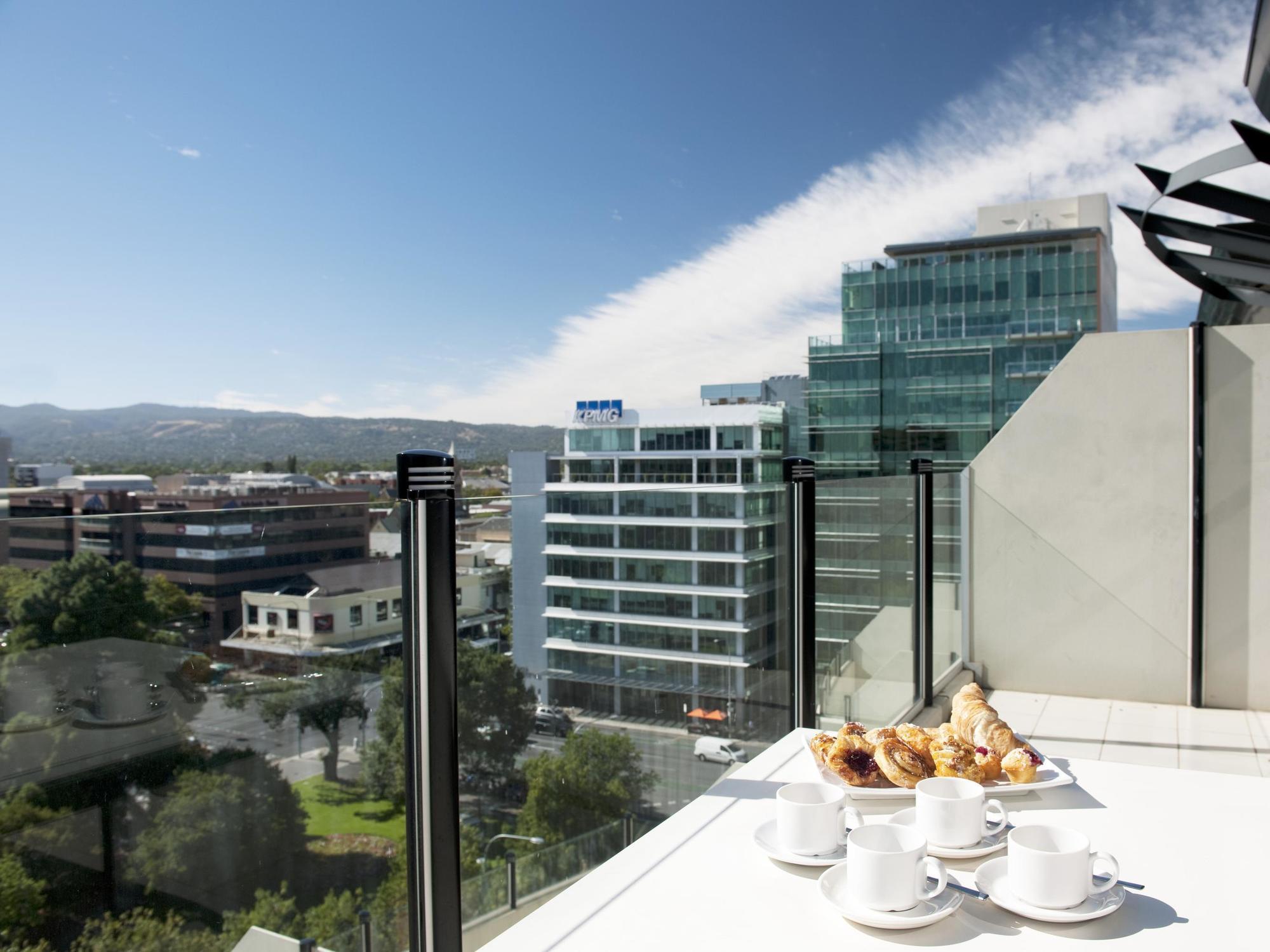 Mantra Hindmarsh Square Hotel Adelaide Exterior photo
