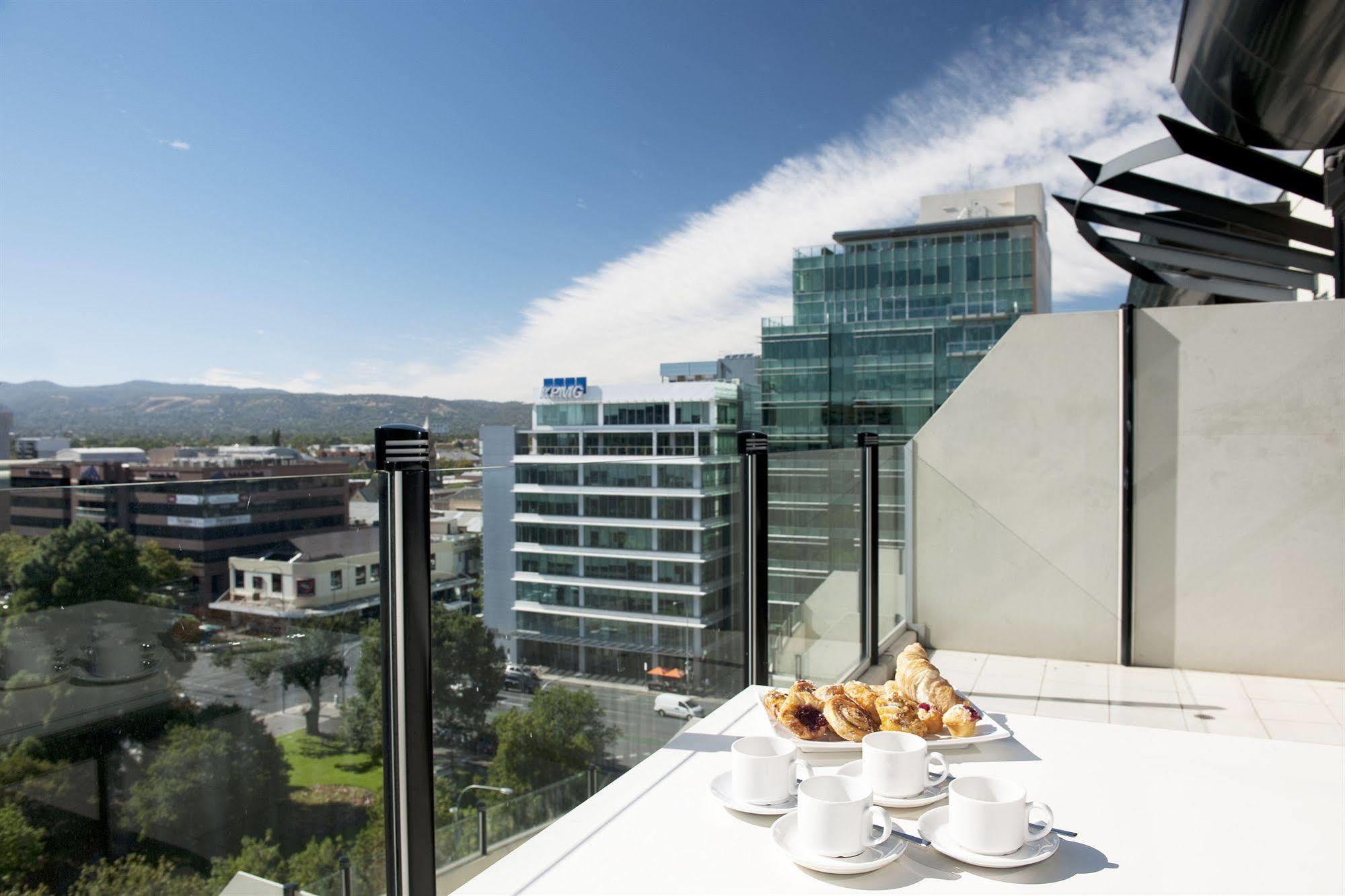 Mantra Hindmarsh Square Hotel Adelaide Exterior photo